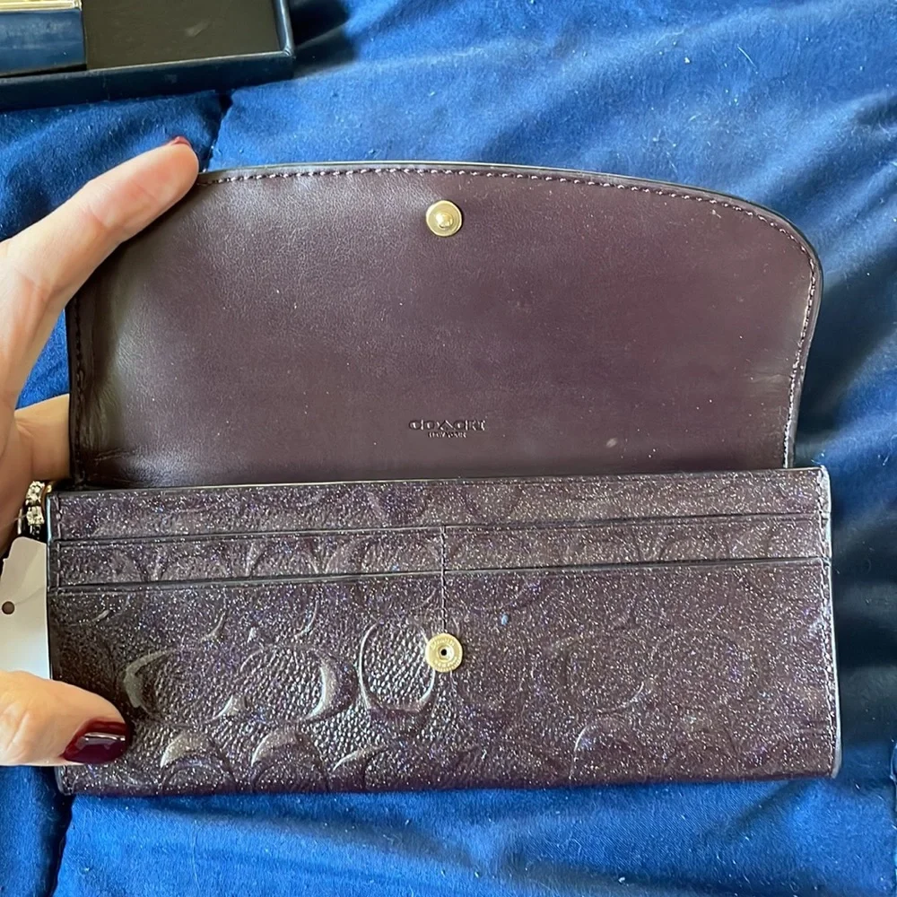 Coach wallet with charms NWT Never used - Picture 7 of 13